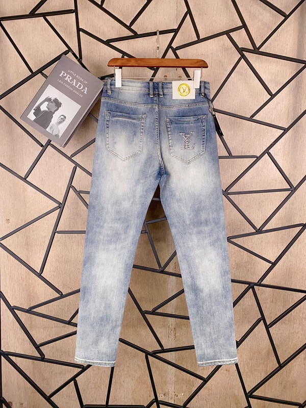 ブランドジーンズ側面デザイン